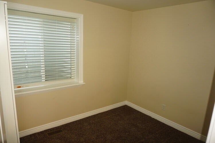 Building Photo - 330 W 700 S
