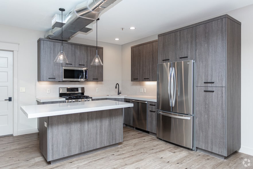 Primary Photo - Salt Lake Costume Apartments