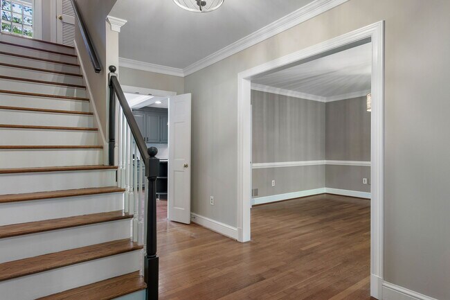 Building Photo - 9900 Kingsbridge Rd