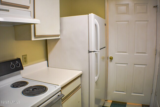 Building Photo - 1231 Ladys Island Dr