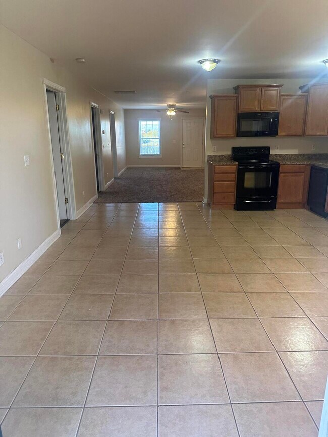 Building Photo - 6 Hudson Hollow Road