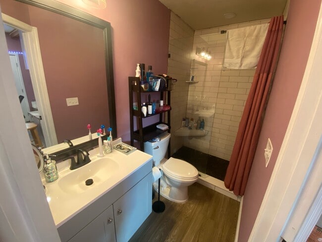 Building Photo - 228 Hawthorne Rd