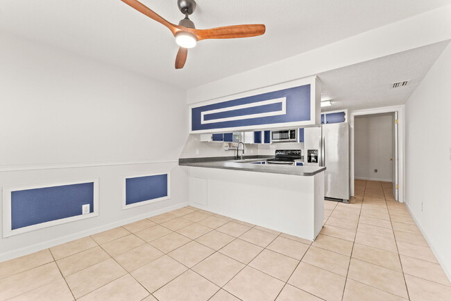 Building Photo - **FIRST MONTH FREE RENT OFFER** Charming 2-Bed Duplex Retreat in Edgewater, so close to the beach...