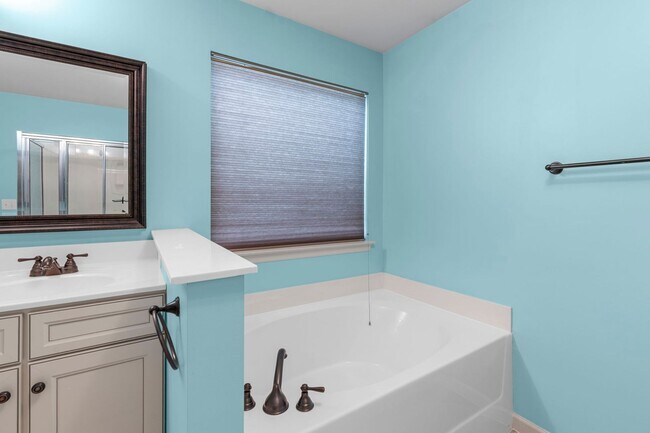 Building Photo - Stunning Former Display Home on a Quiet Cu...