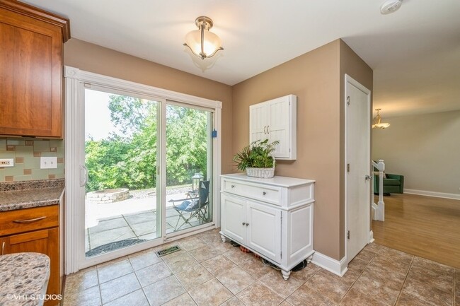 Building Photo - 9 Larkspur Ct