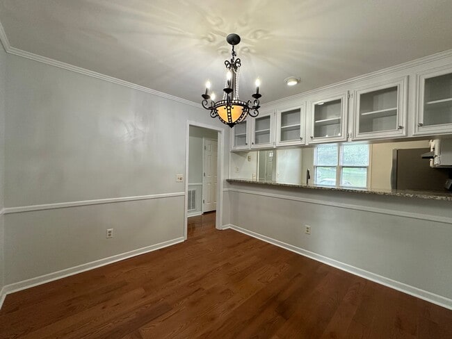 Building Photo - 3 BR 2 1/2 BA Townhome with Community Pool