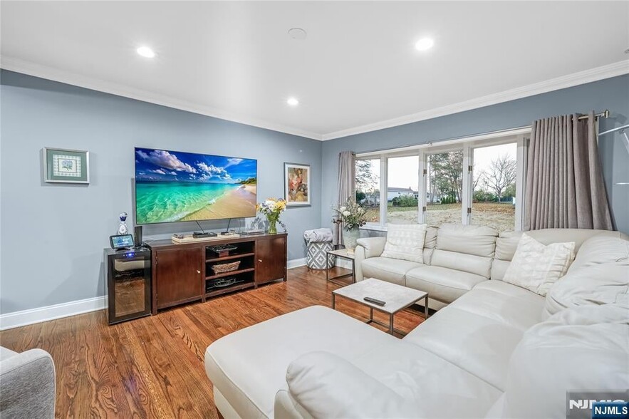 Building Photo - 194 Delmar Ave