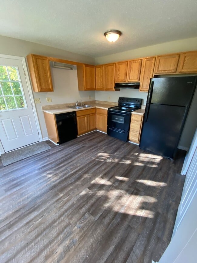 Building Photo - Ask about our move in special