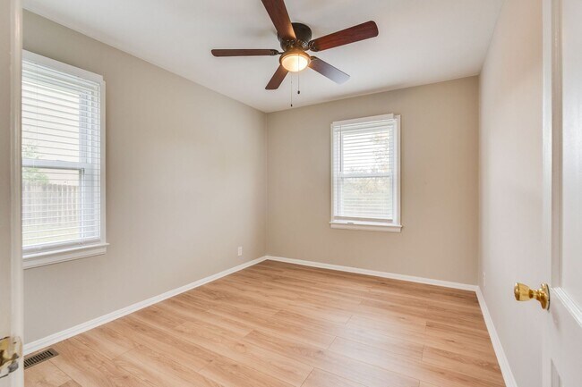 Building Photo - 2614 Mimosa Ln