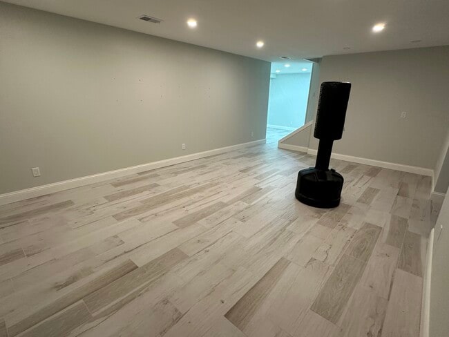 Building Photo - 1009 Stanford Dr