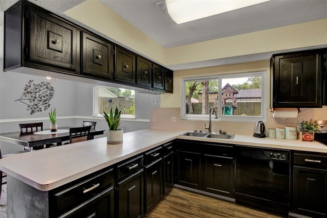 Building Photo - 414 Redway Ln