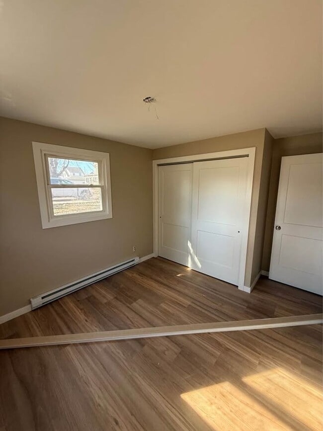 Building Photo - 208 Park St N