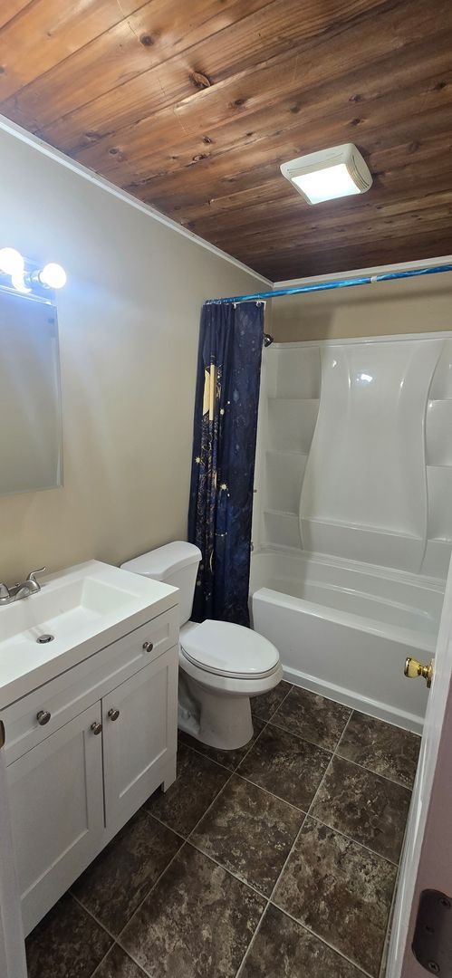 Building Photo - Cute as a button 2 bedroom ranch in Kunkletown!