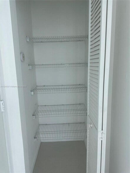 Building Photo - 951 Brickell Ave