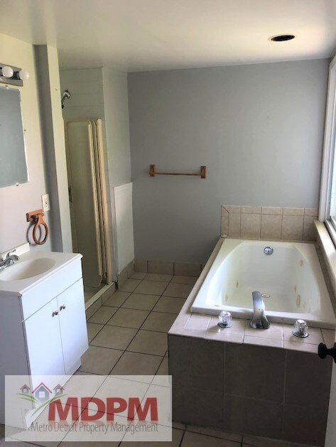 Building Photo - 95 E Rowland Ave