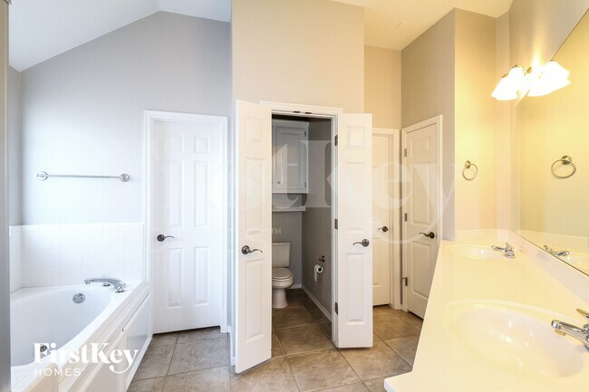 Building Photo - 3113 Highland Glen