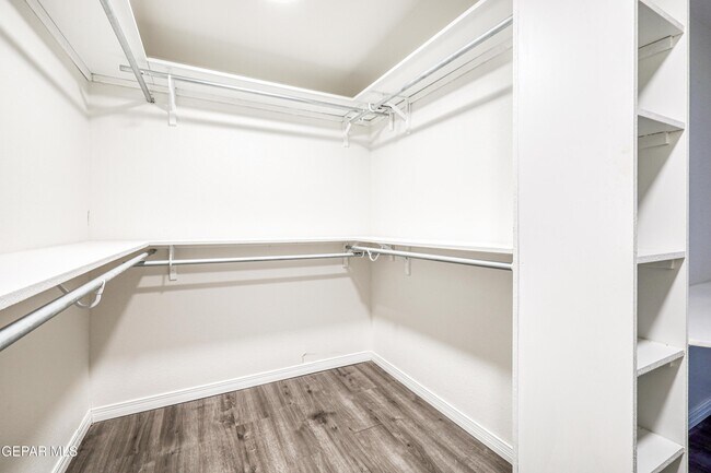 Building Photo - 5733 Saplinas Rd