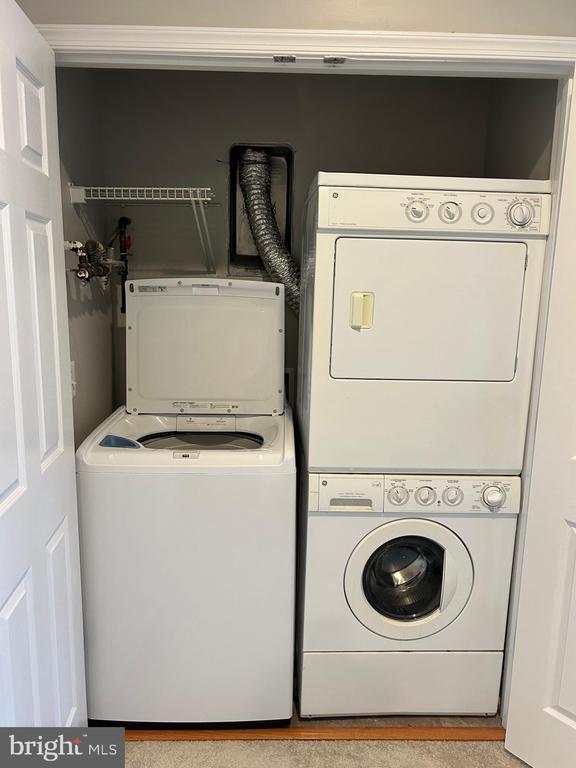 Building Photo - 2400 Brookmoor Ln