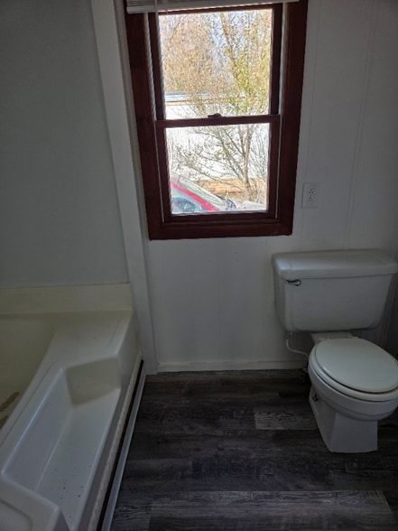 Building Photo - 220 17th Ave