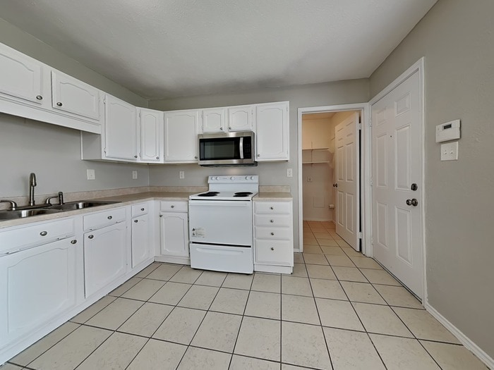 Building Photo - 7621 Pebble Beach Dr