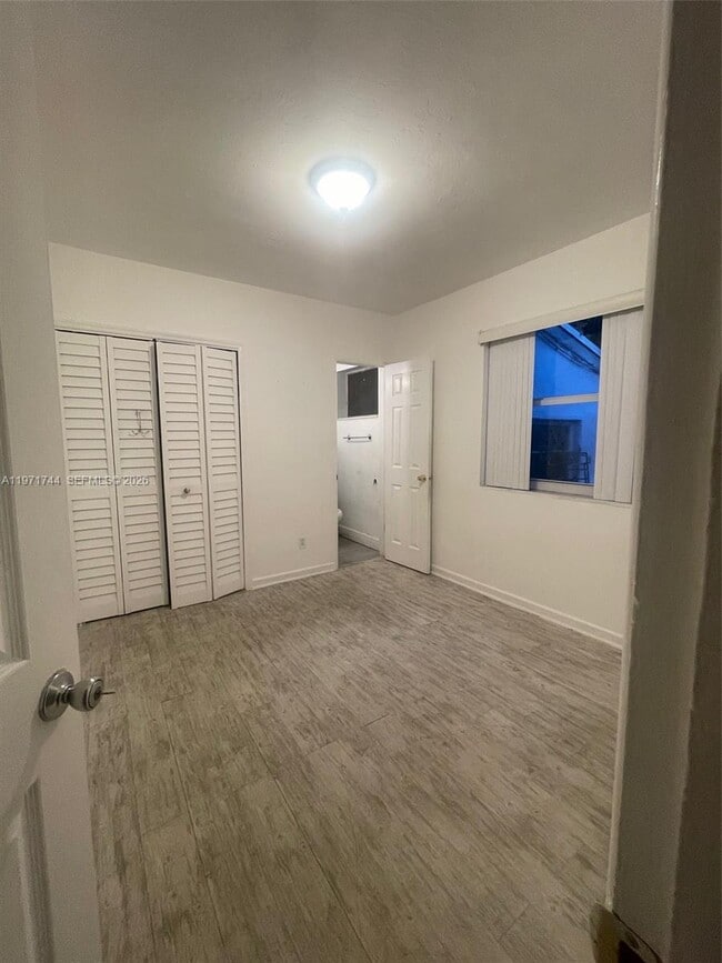 Building Photo - 121 NE 169th Terrace