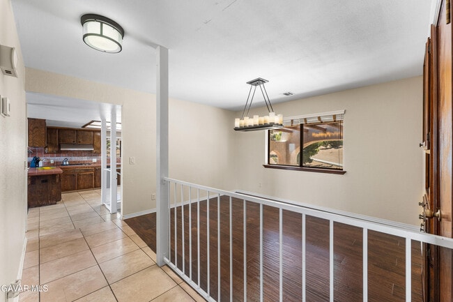 Building Photo - 1055 Lakeview Dr