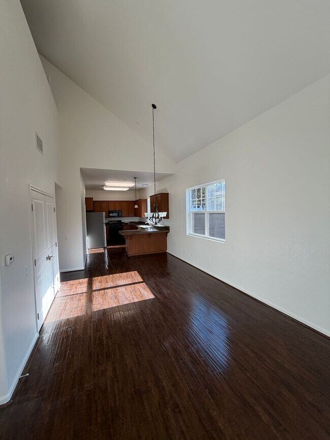 Building Photo - 1609 Barolo Pl