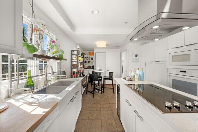 Building Photo - 1415 Sunset Harbour Dr