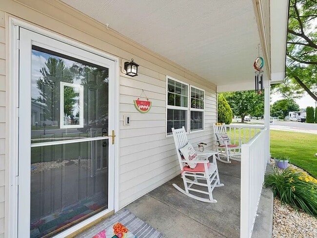 Building Photo - Beautiful 3 Bed, 2 Bath Home w/ Office in ...