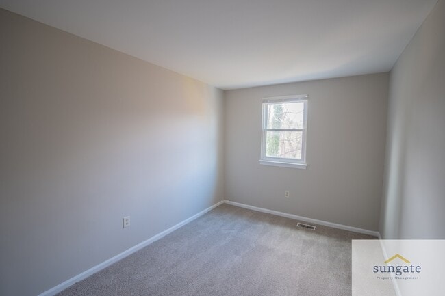 Building Photo - 6449 Union Ct