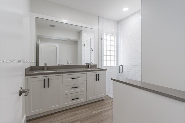 Building Photo - 15130 SW 49th Ct