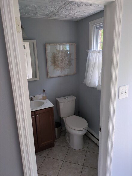 Building Photo - 616 Oak Dr
