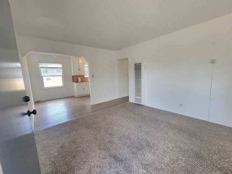Building Photo - 16911 Glenetta Way