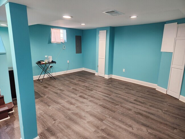 Building Photo - 5014 Nantucket Rd