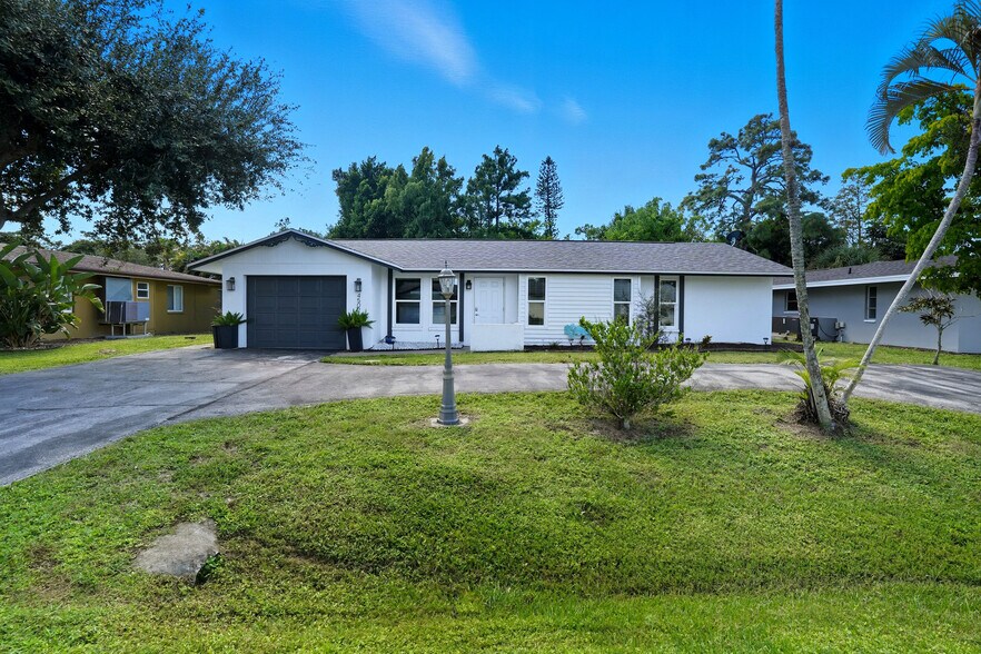 Building Photo - 4502 Parrot Ave