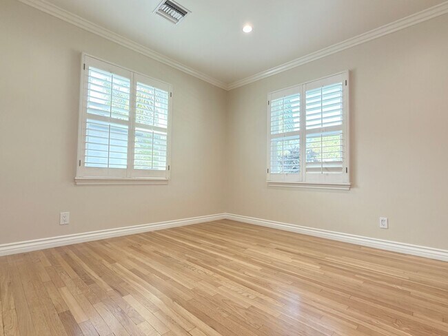 Building Photo - 16918 Schoolcraft St