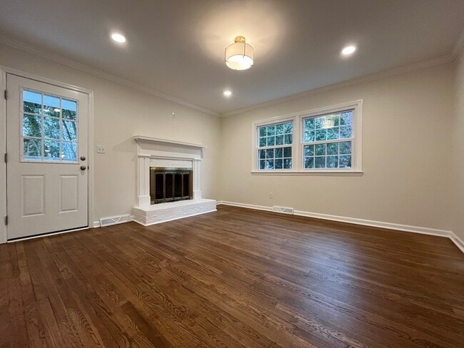 Building Photo - 908 Lynbrook Dr