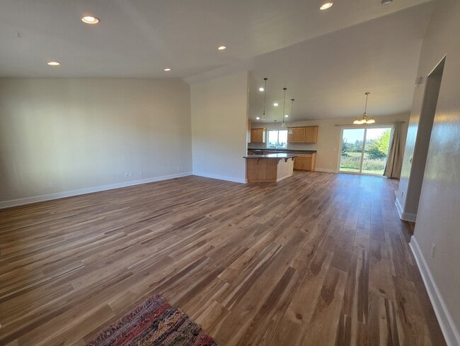 Building Photo - 15840 Pedrioli Dr