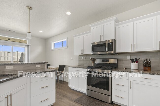 Building Photo - 6218 W los Flores Dr