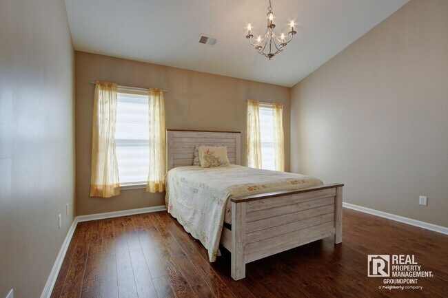 Building Photo - 97 Avonshire Dr