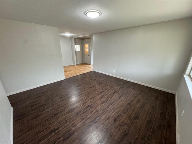 Building Photo - 4734 Clarendon Dr