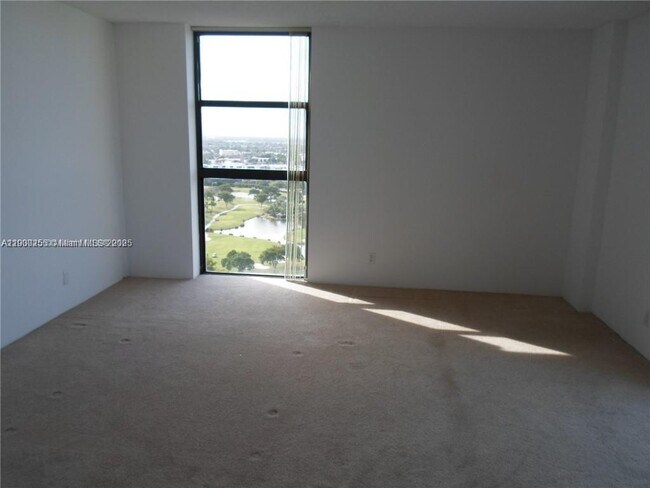 Building Photo - 20225 NE 34th Ct
