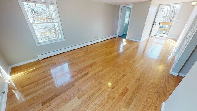 Primary Photo - 2-bed Top Floor w/2-bath + Parking*$