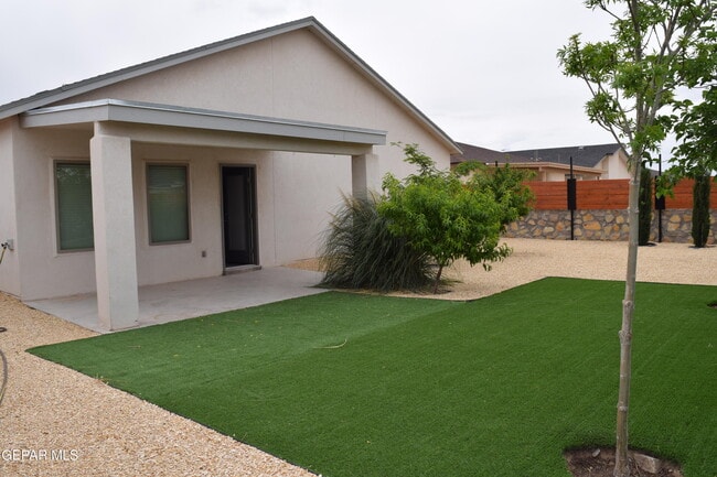 Building Photo - 355 Sol Ct