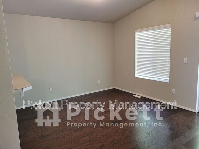 Building Photo - 1114 NE Beaumont Ln