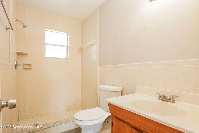 Building Photo - 6090 Clearfield Ave