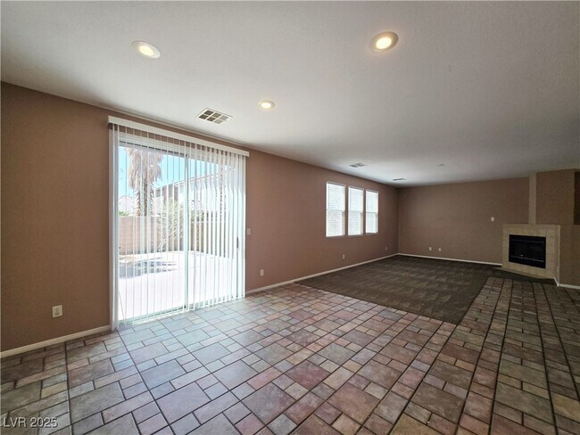 Building Photo - 10865 Wallflower Ave