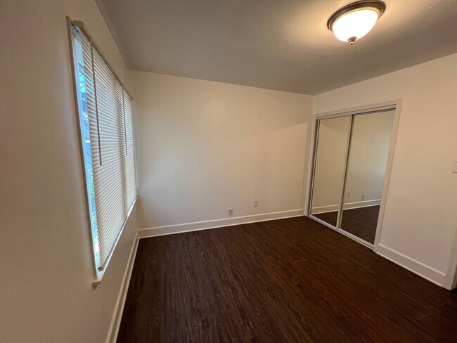 Building Photo - 51st Street Apartments Triplex