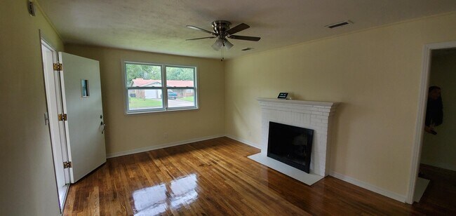 Building Photo - 854 Allison St