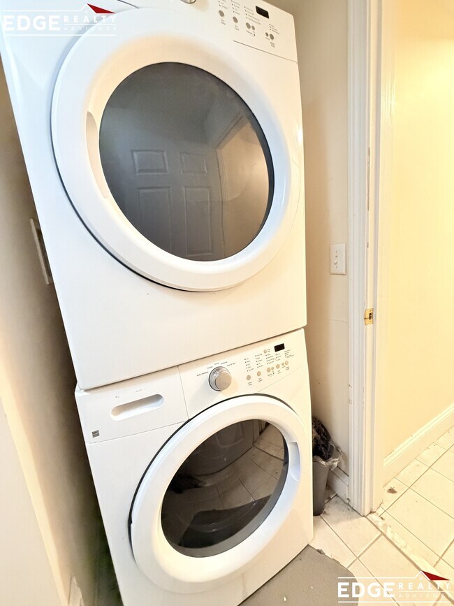 Building Photo - 5 Delaware Pl